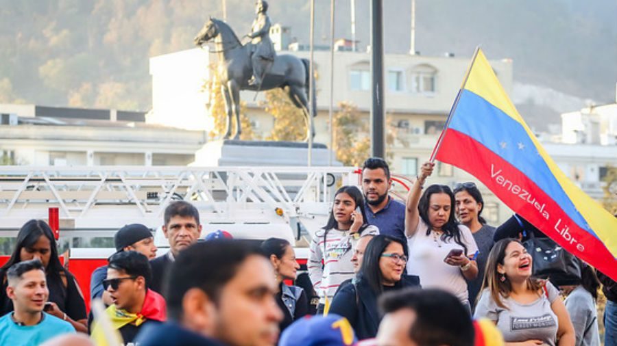 107 mil venezolanos podrán votar en plebiscito de diciembre Hace un año los habilitados para votar en Chile eran 34.000