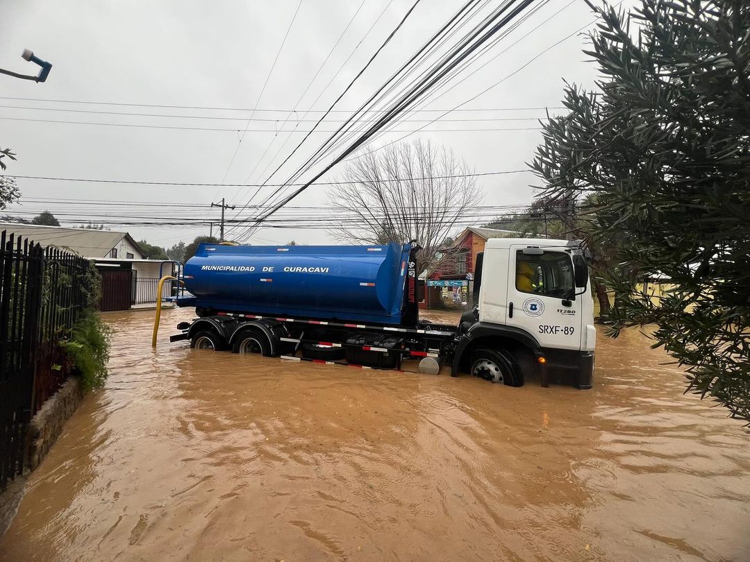 Intensas Lluvias Revelan Deficiencias en Infraestructura Vial: Alcalde de  Curacaví y vicepresidente la Asociación de Municipios Rurales pide mayor inversión en comunas rurales