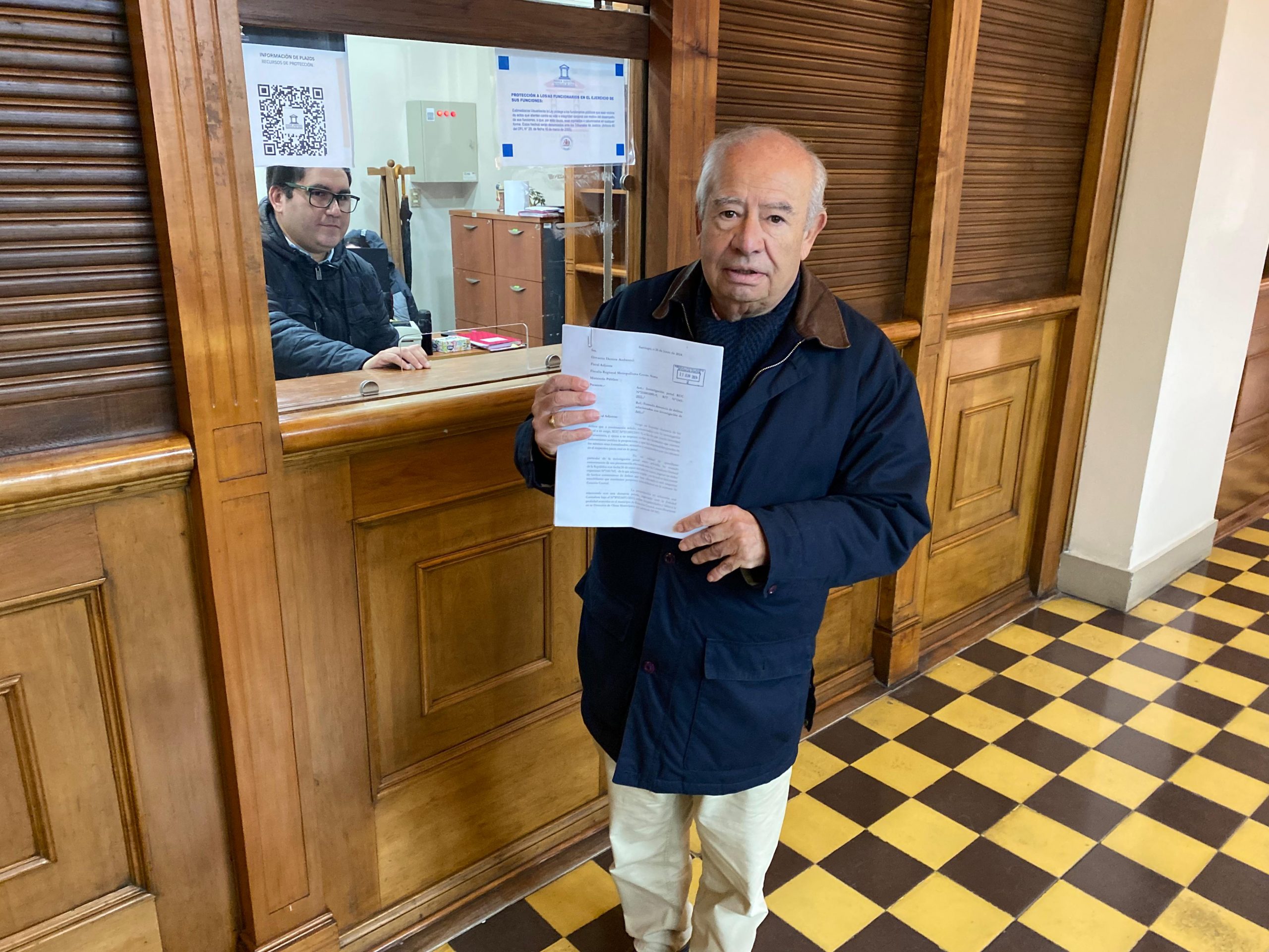 Exconcejal de Recoleta presenta querella contra alcalde de Estación Central, Felipe Muñoz, por asociación criminal y exacción ilegal