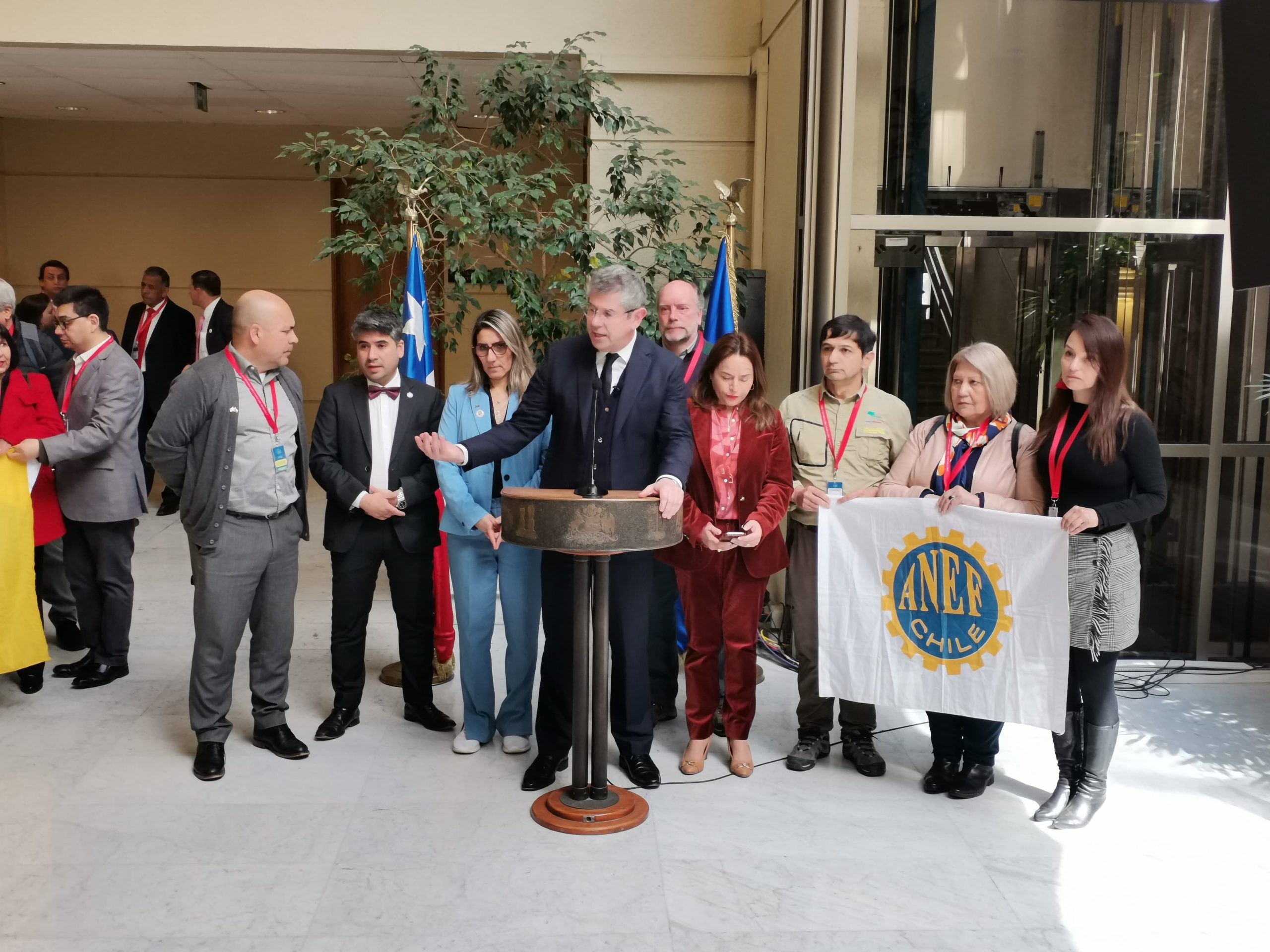 ANEF y sindicatos de trabajadores de CONAF reciben apoyo a paralización histórica en la Cámara de Diputados