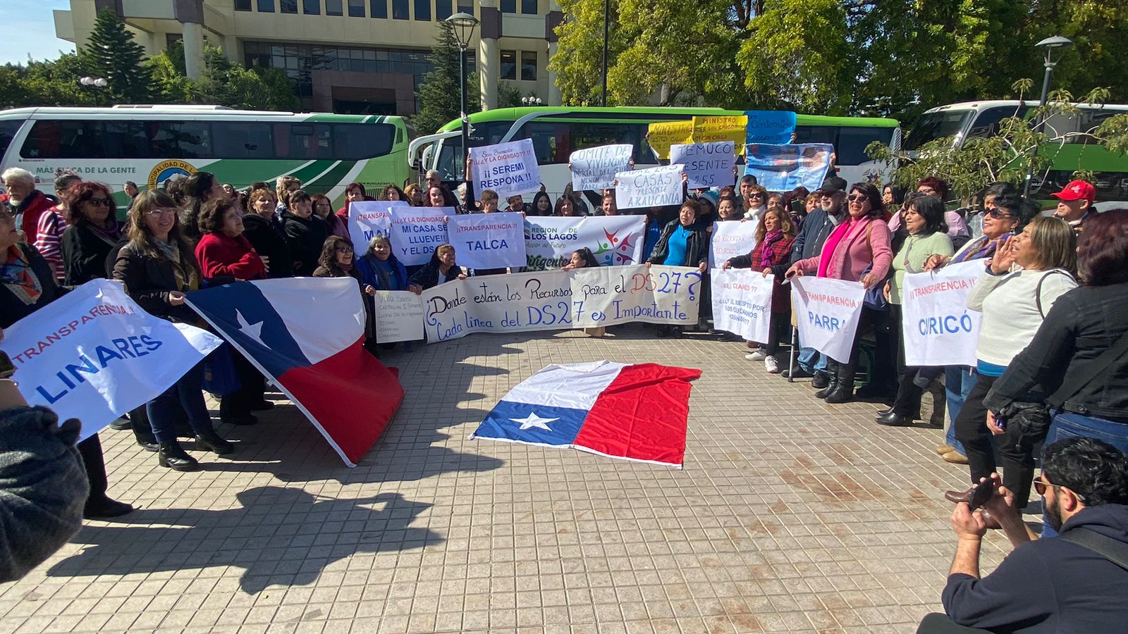 En Plaza O´Higgins de Valparaíso dirigentes y líderes habitacionales demandaron mayores recursos para Programa Hogar Mejor / Asbesto Cemento Cero