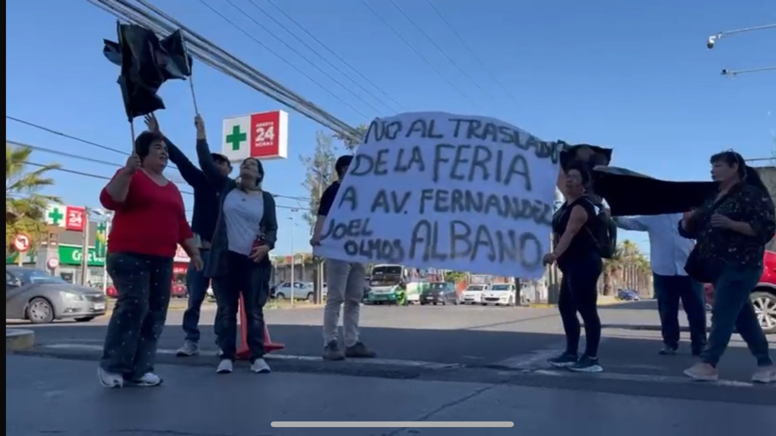 Vecinos de La Cisterna rechazan traslado de feria a Fernández Albano y piden mesa de diálogo