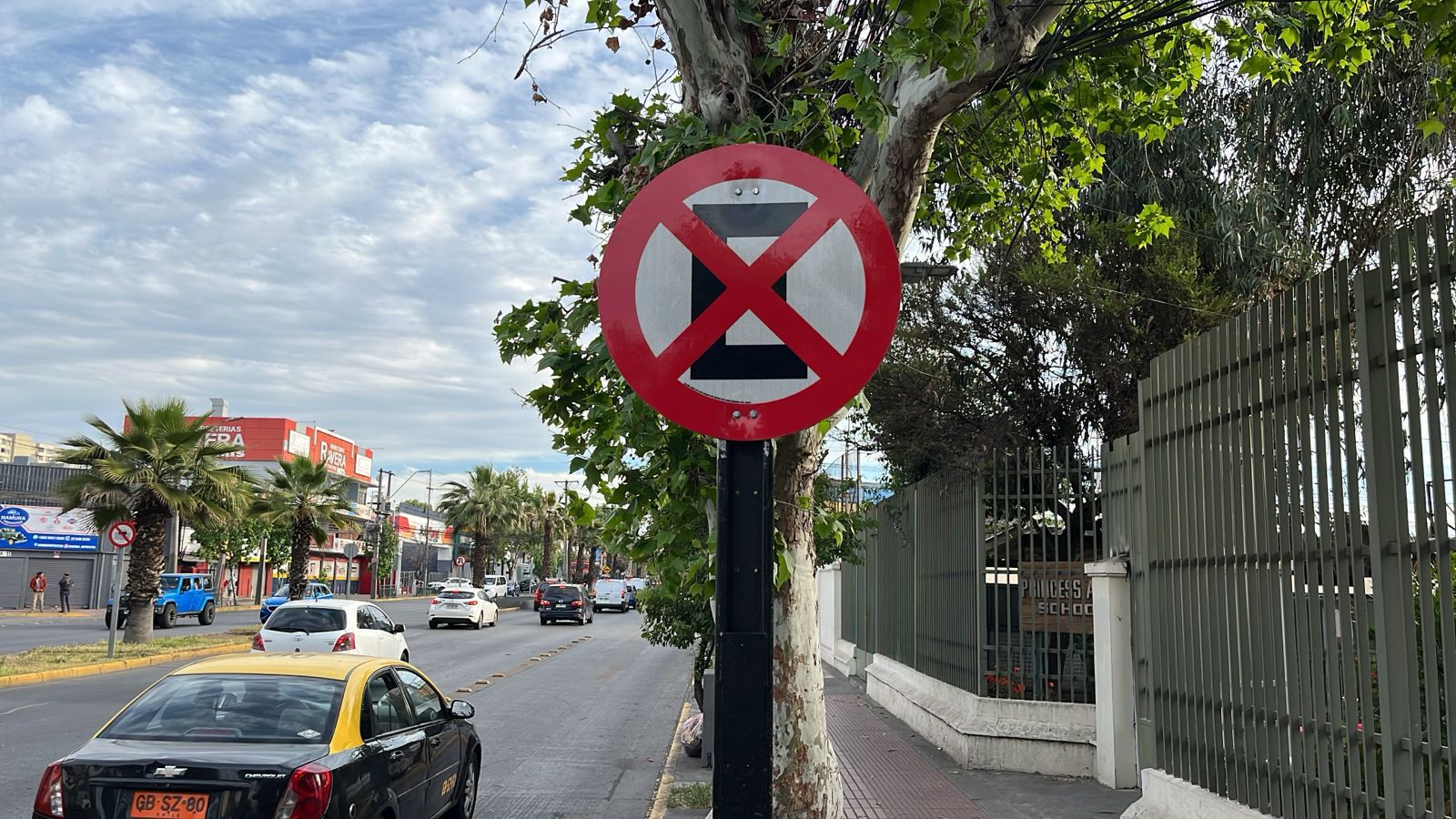 ONG Chile Te Necesita denuncia la eliminación de estacionamientos regulados en Gran Avenida de La Cisterna